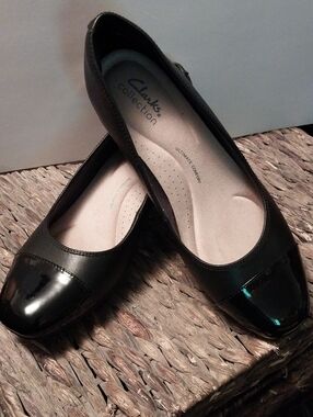 Clarks Black Women's Cap-Toe Flats with Patent Toe